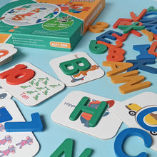 Cargar imagen en el visor de la galería, Juguete Montessori de 36 cartas y bloques de madera coloridos, contiene alfabeto de la a a la z y del número 1 al 10