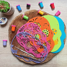 Cargar imagen en el visor de la galería, catrina decorativa en capas