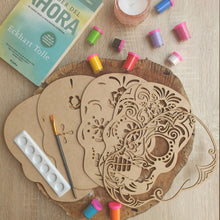 Cargar imagen en el visor de la galería, catrina decorativa en capas