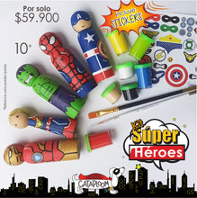 Cargar imagen en el visor de la galería, 5 muñecos Waldorf para pintar y decorar con los personajes de los Avengers o la Liga de la justicia, incluye pinturas acrílicas no tóxicas, pincel delineador, pincel suave y stickers para decorar el proyecto.
