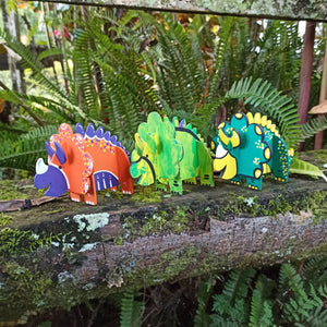 5 dinos para armar en madera mdf de 2,5 mm, el kit incluye temperas, dos pinceles, cartilla para colorear